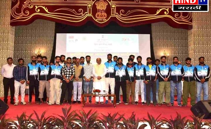 काश्मीर च्या १२५ युवक-युवतींनी राजभवन येथे भेट घेऊन