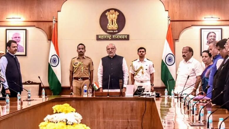 विधानसभेचे जेष्ठ सदस्य कालीदास सुलोचना निळकंठ कोळंबकर यांना आज विधानसभेच्या हंगामी अध्यक्षपदाची शपथ देण्यात आली.