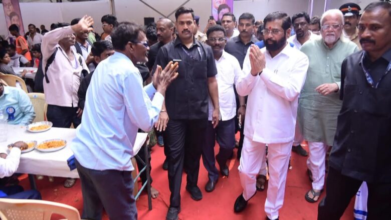 डॉ.बाबासाहेब आंबेडकर यांच्या ६८व्या महापरिनिर्वाण दिनानिमित्त शिवसेना पक्षाच्या वतीने येणाऱ्या अनुयायांसाठी आयोजित