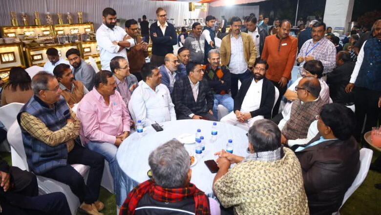 पत्रकारांसाठी विशेष स्नेहभोजनाचे आयोजन