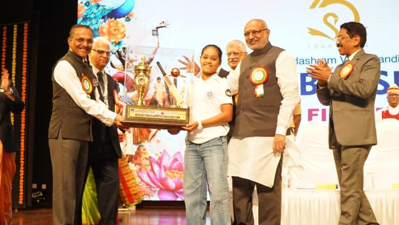 मुंबईतील दादर येथील शारदाश्रम विद्यामंदिर शाळेचा ७५ वा वर्धापन दिन समारंभ