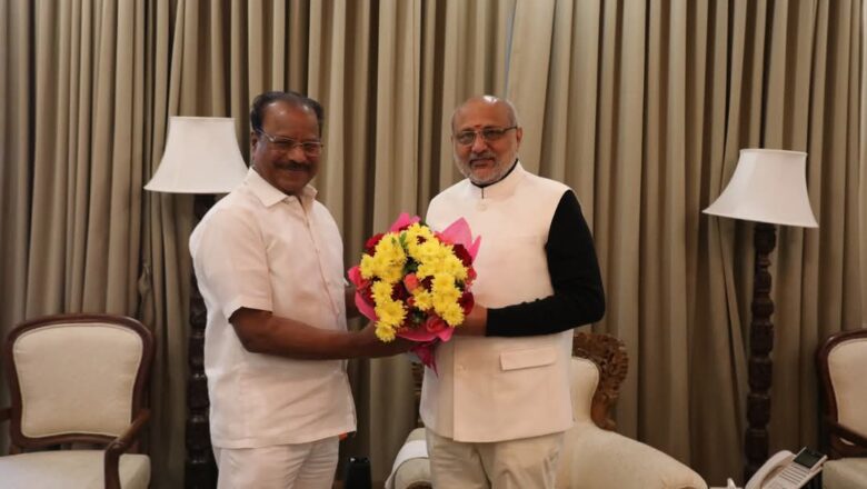 त्रिपुराचे राज्यपाल नल्लू इंद्रसेन रेड्डी यांनी आज महाराष्ट्राचे राज्यपाल सी. पी. राधाकृष्णन यांची राजभवन, मुंबई येथे सदिच्छा भेट घेतली.