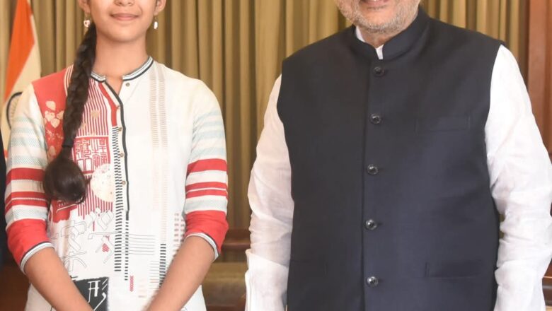 नेव्ही चिल्ड्रन स्कुल येथे इयत्ता बारावीत शिकणाऱ्या काम्या कार्तिकेयन या विद्यार्थिनीने जगाच्या सात खंडातील सात सर्वोच्च शिखरे सर करून