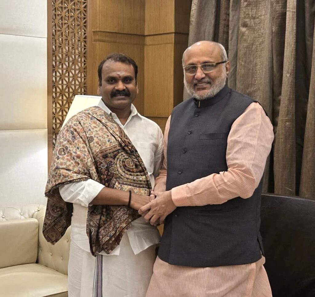 केंद्रीय संसदीय कार्य राज्य मंत्री डॉ. एल. मुरुगन यांनी आज महाराष्ट्राचे राज्यपाल सी. पी. राधाकृष्णन यांची नवी दिल्ली येथे सदिच्छा भेट घेतली.