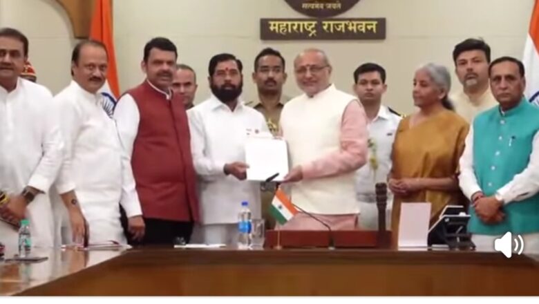 मुख्यमंत्री एकनाथ शिंदे, उपमुख्यमंत्री देवेंद्र फडणवीस व उपमुख्यमंत्री अजित पवार यांनी राज्यपाल सी. पी. राधाकृष्णन यांची राजभवन, मुंबई येथे भेट घेतली. यावेळी सर्व नेत्यांनी नव्या सरकार स्थापनेचा दावा सादर केला.