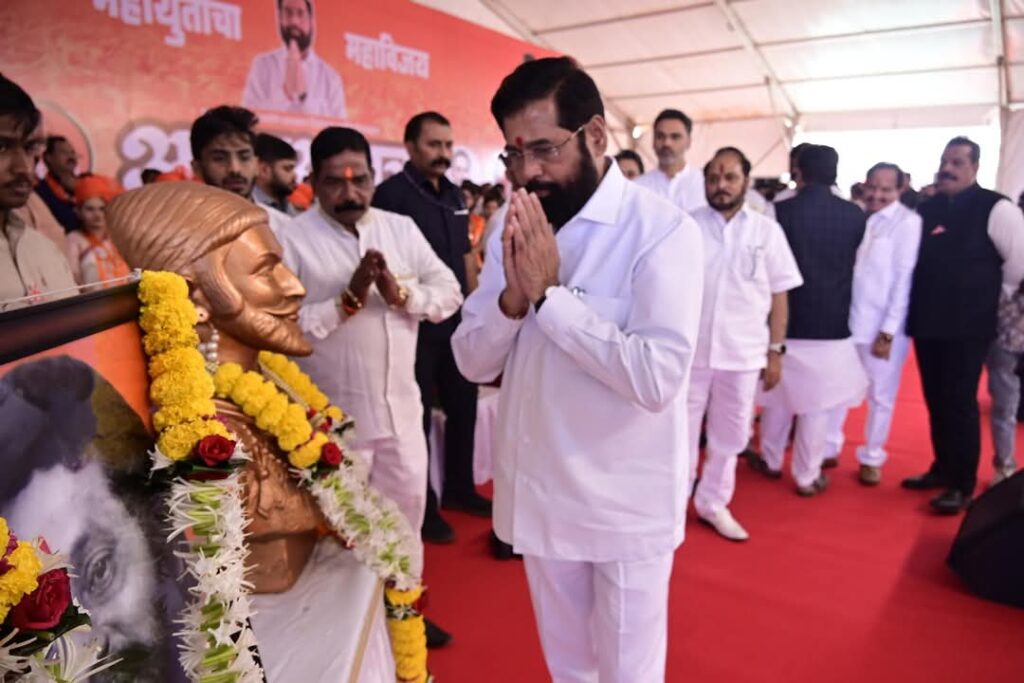 शिवसेना पक्षाच्या वतीने आयोजित करण्यात आलेल्या जाहीर आभार सभेत येथील स्थानिक जनतेचे जाहीर आभार मानले. -एकनाथ शिंदे